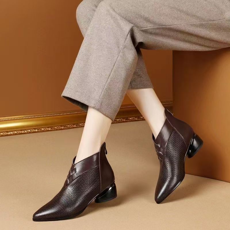 Ashford | Noelle – Women’s PU Leather Ankle Boots with Pointed Toe & Textured Sides